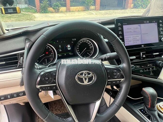 Toyota Camry 2024 Trắng 5 chỗ 76949 km
