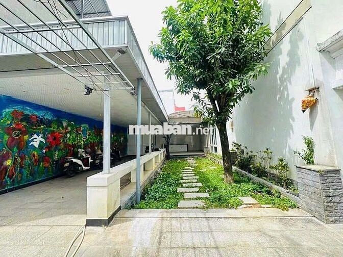 Biệt thự 1T2L 2 phòng khách, phòng ăn, 5pn, 5 toilet, garage ôtô