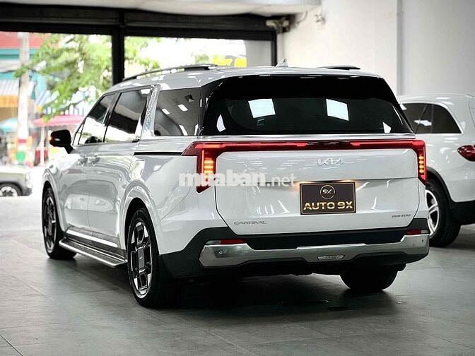 Kia Carnival 2024 2.2D Signature 7s Trắng 30000 km