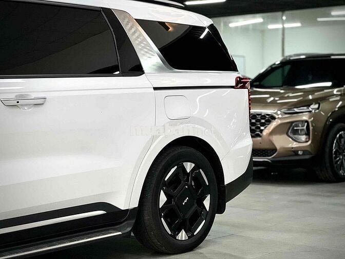 Kia Carnival 2024 2.2D Signature 7s Trắng 30000 km