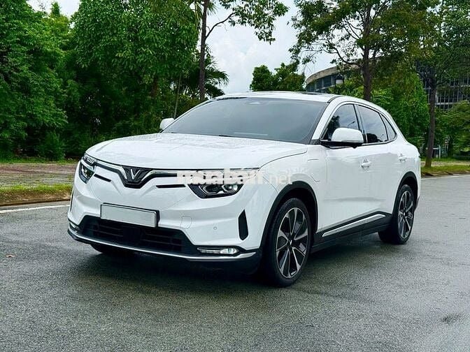VF8 PLUS 25 - MUA PIN CATL - BẢN CÓ CỬA SỔ TRỜI
