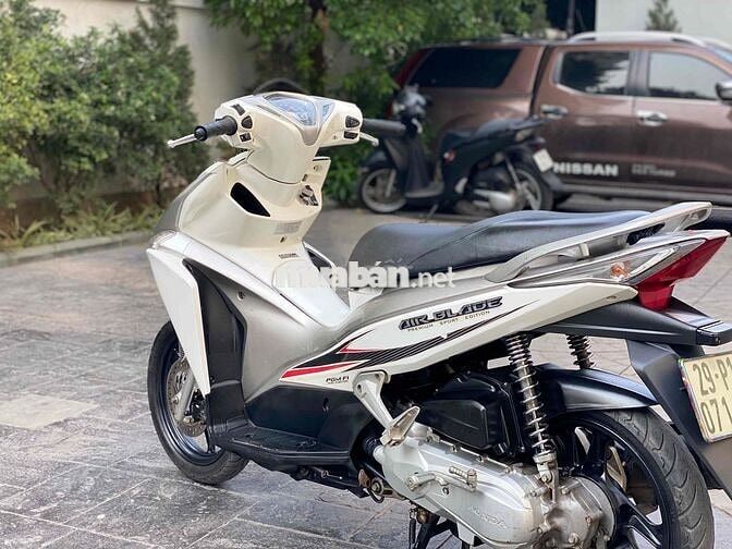 Honda Air Blade Trắng FI 2012
