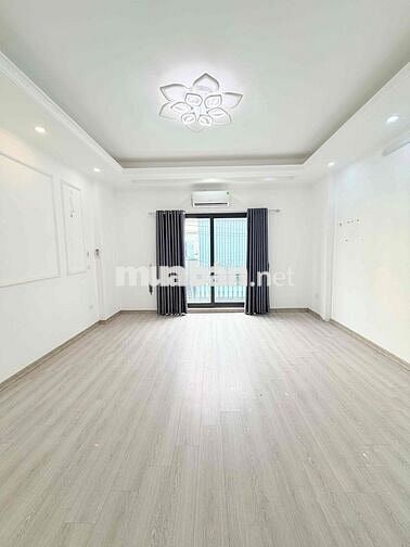 chính chủ cho thuê nhà 33m2 + 5 tầng + 3 phòng ngủ giá 9 triêu/ tháng