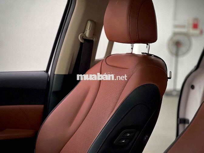 Kia Carnival 2024 2.2D Signature 7s Trắng 30000 km