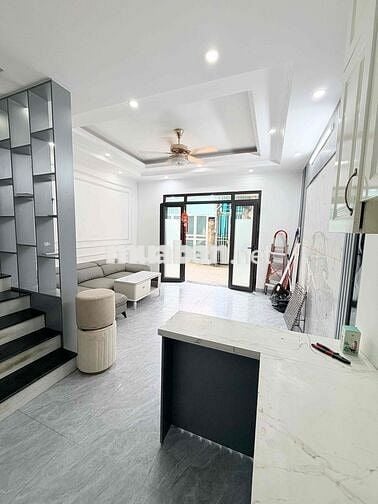 chính chủ cho thuê nhà 33m2 + 5 tầng + 3 phòng ngủ giá 9 triêu/ tháng
