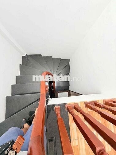 chính chủ cho thuê nhà 33m2 + 5 tầng + 3 phòng ngủ giá 9 triêu/ tháng