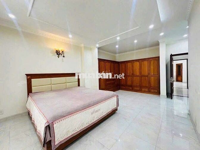 Biệt thự 1T2L 2 phòng khách, phòng ăn, 5pn, 5 toilet, garage ôtô