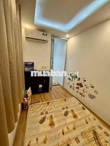 NHÀ GẦN PHAN XÍCH LONG - XE TẢI ĐẬU SÁT NHÀ -  3 TẦNG - SỔ HỒNG RIÊNG