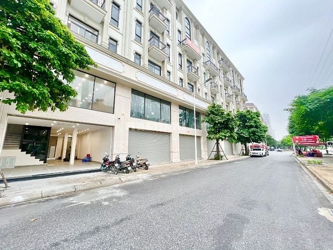 Cho thuê toà nhà mặt đường Tố Hữu (Dự án Him Lam Vạn Phúc - Tố Hữu)