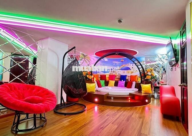 tuyển nhân viên lễ tân ca đêm