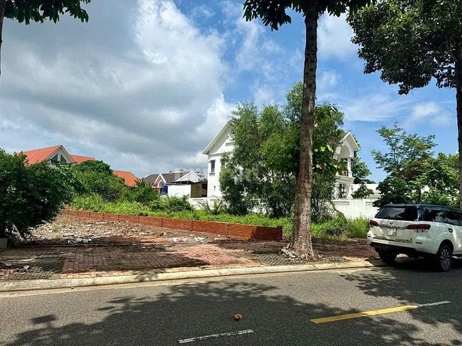 Bán Lô đất biệt thự đơn lập - mặt tiền đường số 8 - 12m