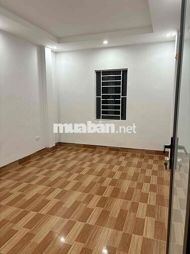 hơn 4 tỉ sở hữu nhà Hà Nội, 4 tầng rộng có sân thoáng trước sau
