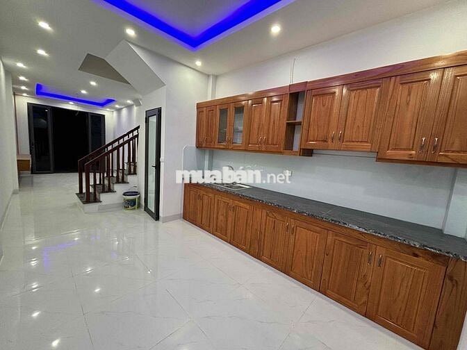 hơn 4 tỉ sở hữu nhà Hà Nội, 4 tầng rộng có sân thoáng trước sau