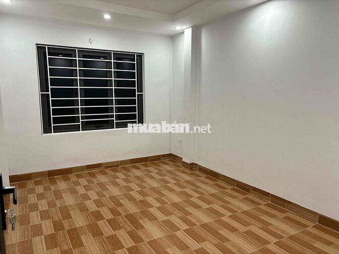 hơn 4 tỉ sở hữu nhà Hà Nội, 4 tầng rộng có sân thoáng trước sau