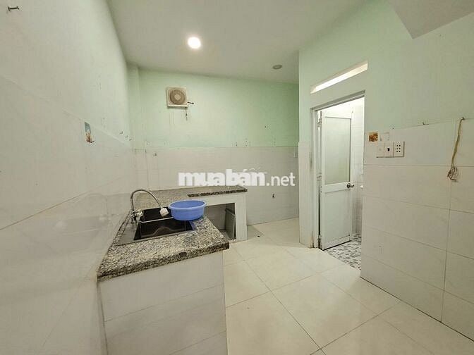Nhà nguyên căn 1 trệt 2 lầu, 4 phòng ngủ 3 toilet -gần CV Lê Thị Riêng
