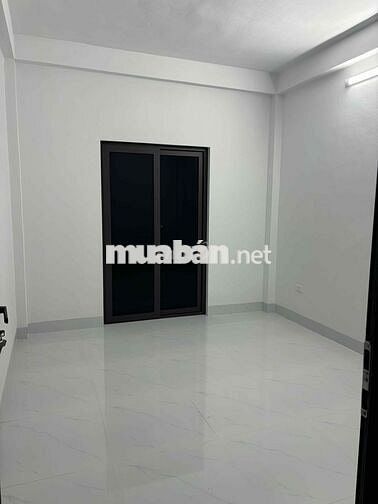 hơn 4 tỉ sở hữu nhà Hà Nội, 4 tầng rộng có sân thoáng trước sau