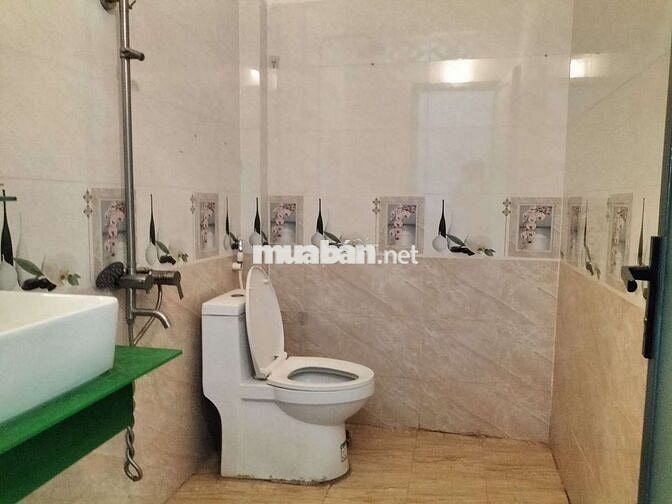  🆘🆘 rẻ thật ạ có 8,5t thôi 3lầu 5p ngủ. rất rất Nhanh mới kịp ạ 
