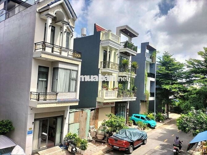  🆘🆘 rẻ thật ạ có 8,5t thôi 3lầu 5p ngủ. rất rất Nhanh mới kịp ạ 