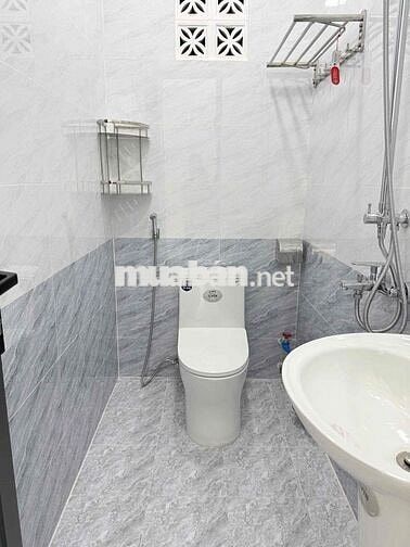 Nhà mới hoàn thiện full nội thất 100% thoáng mát tiện nghi