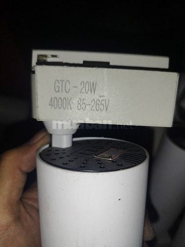 - đèn ray  DTL-20-T-T từ thương hiệu KINGLED 20W. nhiệt độ màu 6000K, 