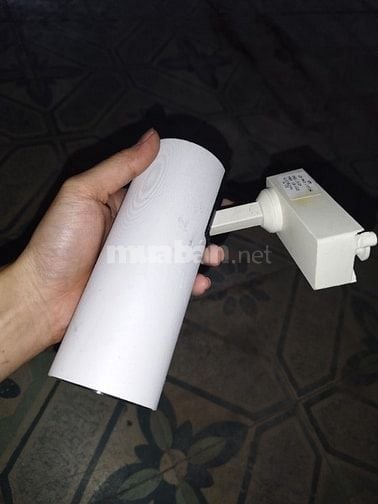 - đèn ray  DTL-20-T-T từ thương hiệu KINGLED 20W. nhiệt độ màu 6000K, 