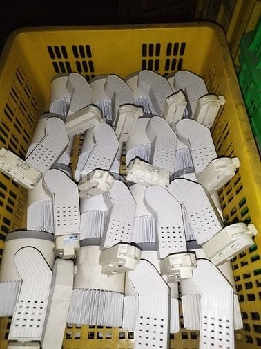 - đèn ray  DTL-20-T-T từ thương hiệu KINGLED 20W. nhiệt độ màu 6000K, 