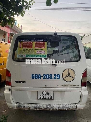 Xe khách Mercedes-Benz 9 chỗ Trắng