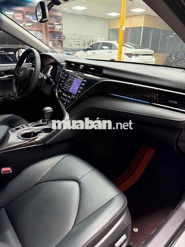 Toyota Camry 2.5Q sản xuất 2020 cực đẹp