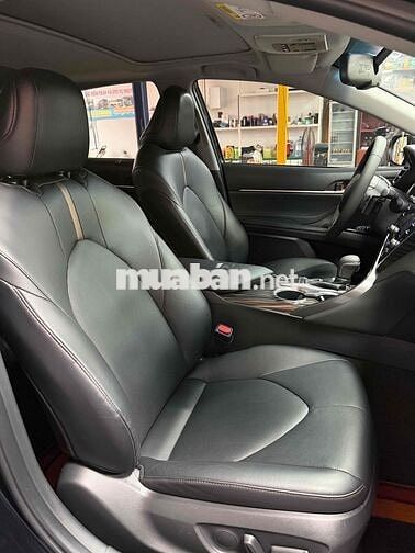 Toyota Camry 2.5Q sản xuất 2020 cực đẹp