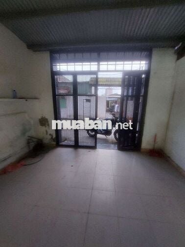 cho thuê nhà đường Phạm Hùng C9 DT.4m×18m } Nhà trệt 1 Phòng 1 toilet.