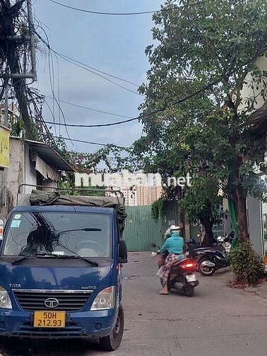 cho thuê nhà đường Phạm Hùng C9 DT.4m×18m } Nhà trệt 1 Phòng 1 toilet.
