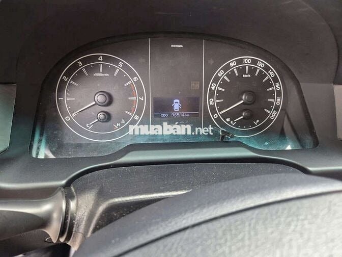 Toyota Innova 2020E Số sàn 96000 km Bạc