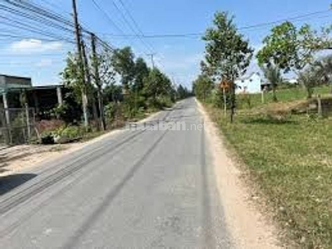 Bán 2000m2 đất CLN, có 300m2 thổ cư, MTn đường Nguyễn Thìn, Gò Công
