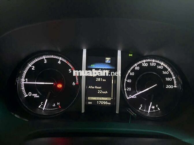 Fortuner Legender 2024,dầu,17 ngàn km,sơn zin 100%