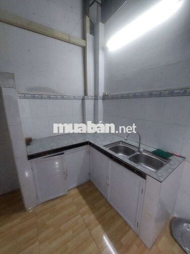 cho thuê nhà đường Phạm Hùng C9 DT.4m×18m } Nhà trệt 1 Phòng 1 toilet.