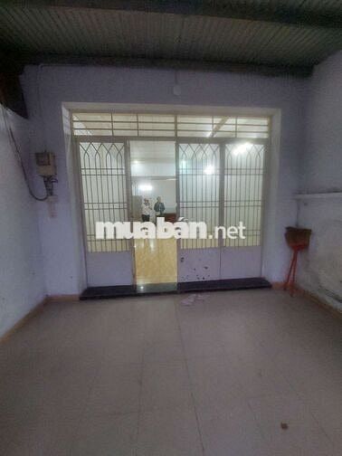 cho thuê nhà đường Phạm Hùng C9 DT.4m×18m } Nhà trệt 1 Phòng 1 toilet.