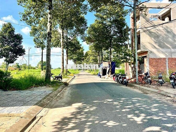 NỀN 1 tỷ 800 triệu, quá rẻ KDC NGÂN THUẬN, gần quảng trường công viên