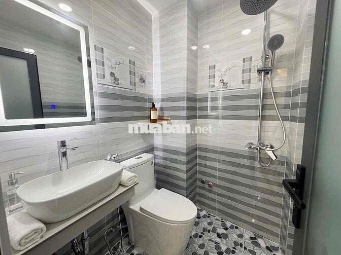Mới 100% căn hộ ban công 40m2 ngay Phan Văn Trị gần Văn Lang Cơ Sở 2,3