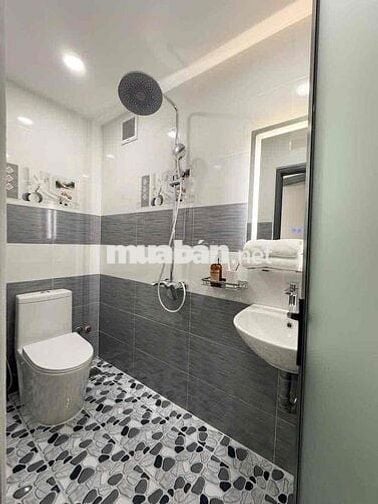 Mới 100% căn hộ ban công 40m2 ngay Phan Văn Trị gần Văn Lang Cơ Sở 2,3