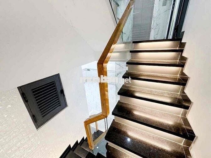 Mới 100% căn hộ ban công 40m2 ngay Phan Văn Trị gần Văn Lang Cơ Sở 2,3