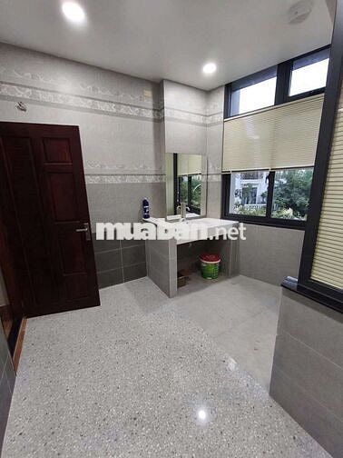 nhà đẹp 6 x 15 có 3 lầu 5pn 5wc sân thượng 