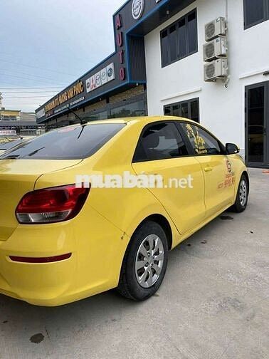 Kia Soluto 2022 Số sàn màu Vàng