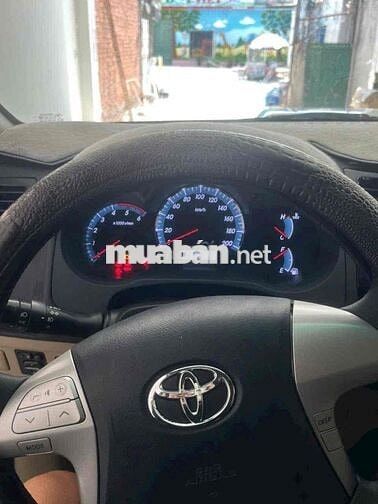 Toyota Fortuner 2014 Dầu 7 chỗ Bạc