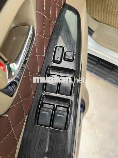 Toyota Fortuner 2014 Dầu 7 chỗ Bạc