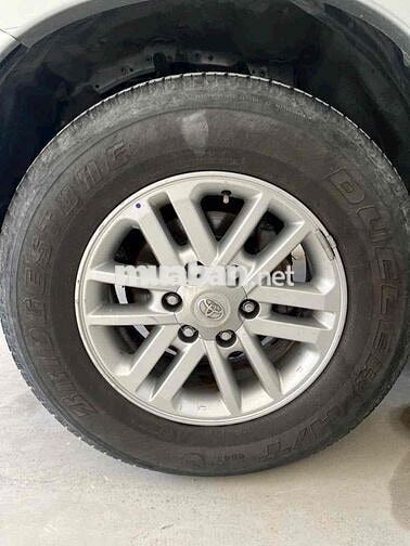 Toyota Fortuner 2014 Dầu 7 chỗ Bạc