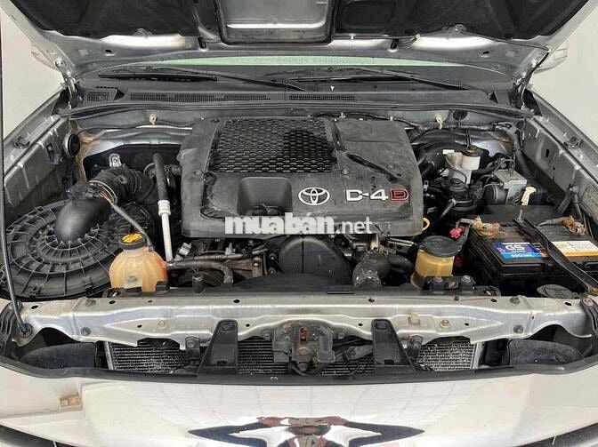 Toyota Fortuner 2014 Dầu 7 chỗ Bạc
