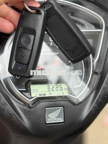 Honda Vision T12/2025 Smartkey Đỏ bóng 3.000km