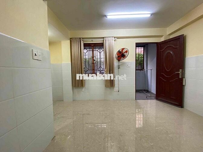 Cuối đường Hoa Sữa, đi bộ ra Phan Xích Long 3 phút