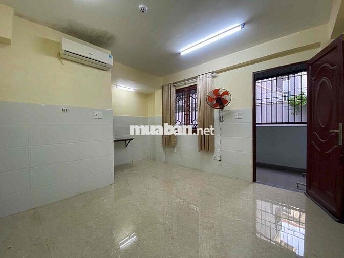 Cuối đường Hoa Sữa, đi bộ ra Phan Xích Long 3 phút