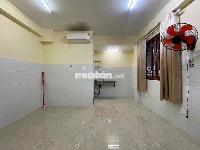 Cuối đường Hoa Sữa, đi bộ ra Phan Xích Long 3 phút